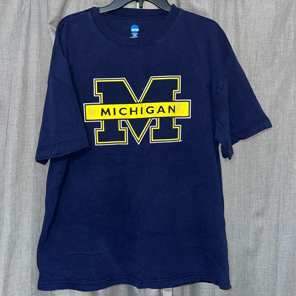 Michigan Wolverines XL tshirt